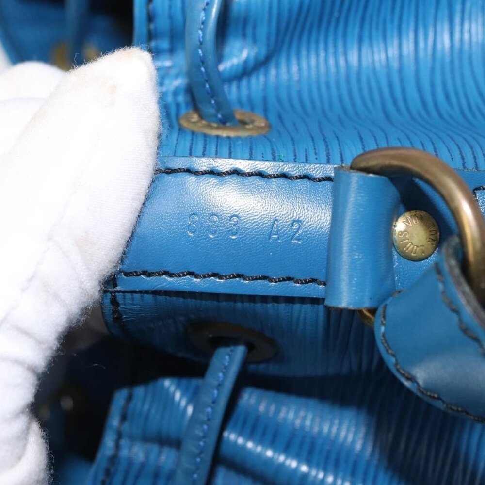 Authentic LOUIS VUITTON Epi Petit Noe Shoulder Bag Blue M44105 LV - Picture 4 of 16